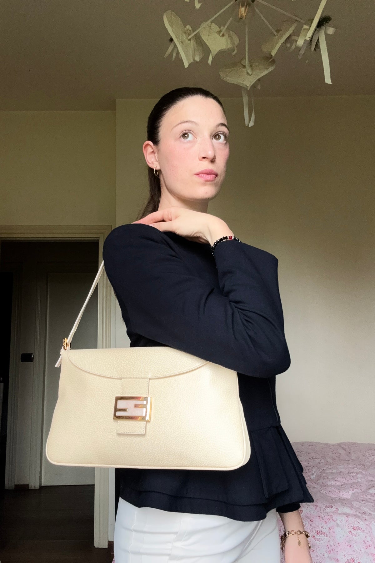 Fendi Baguette Flat con inserto in pietra color champagne nella chiusura
