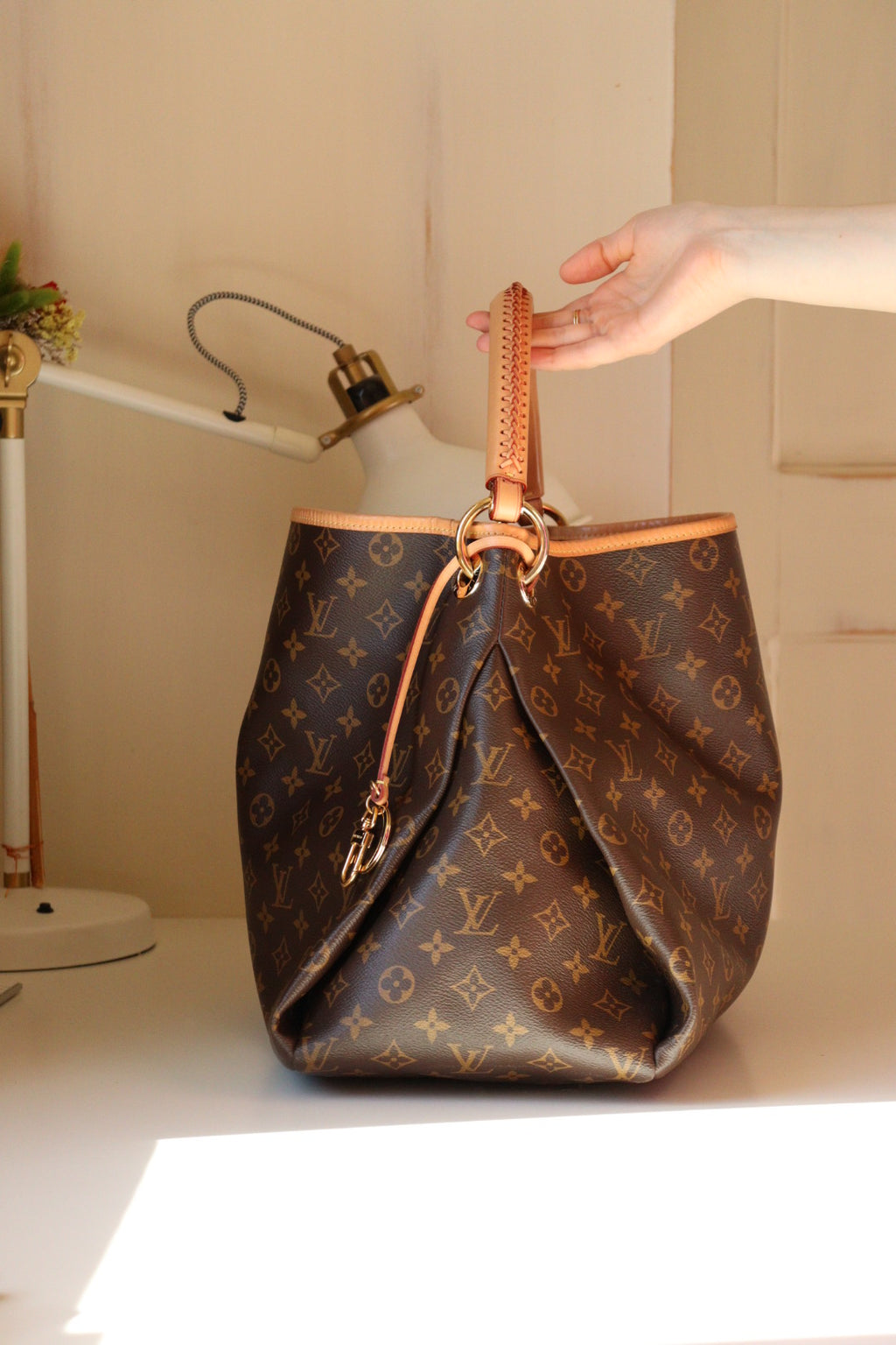 Louis Vuitton Artsy MM