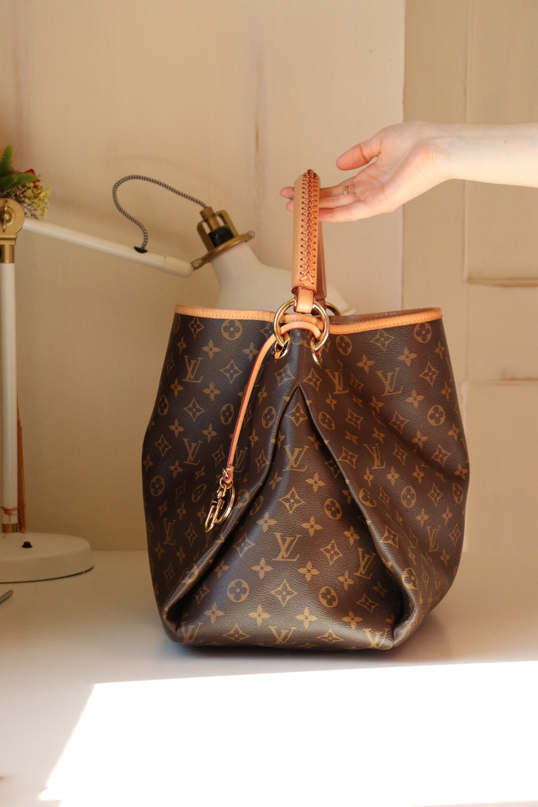 Louis Vuitton Artsy MM
