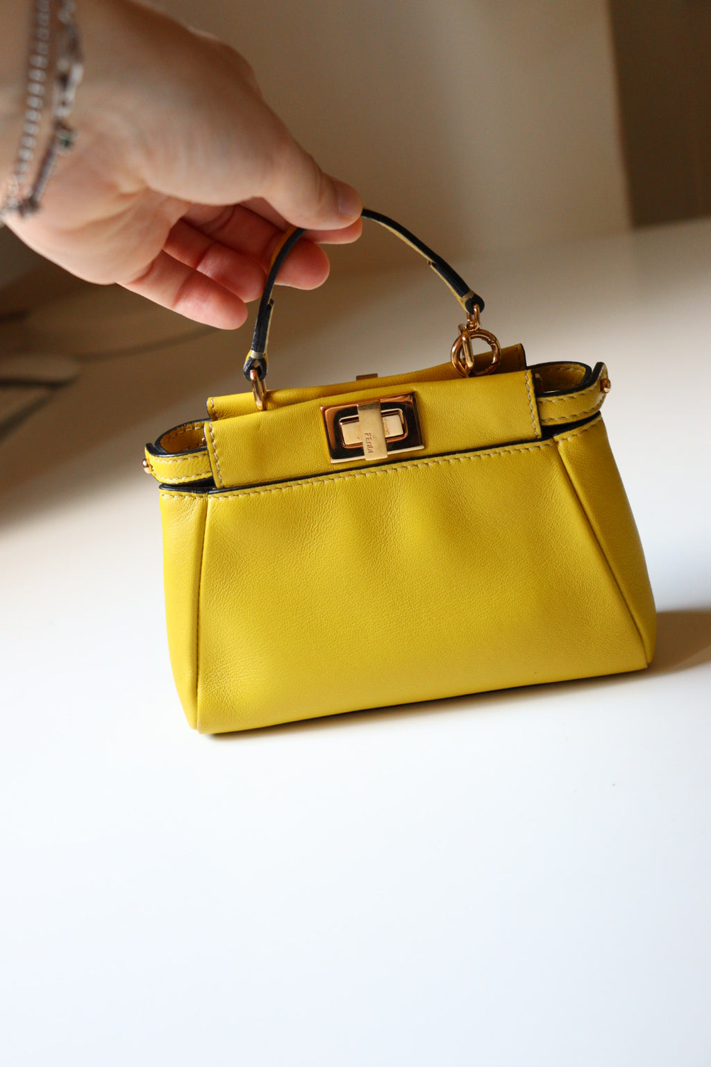 Fendi micro peekaboo gialla