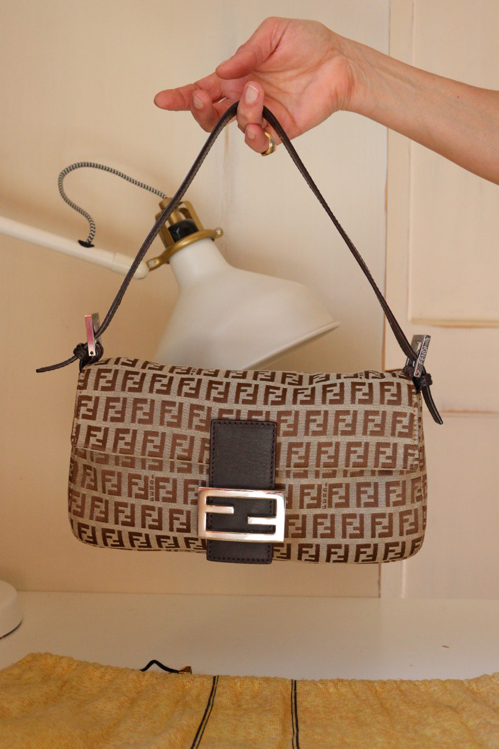 Fendi baguette in tela zucchino beige