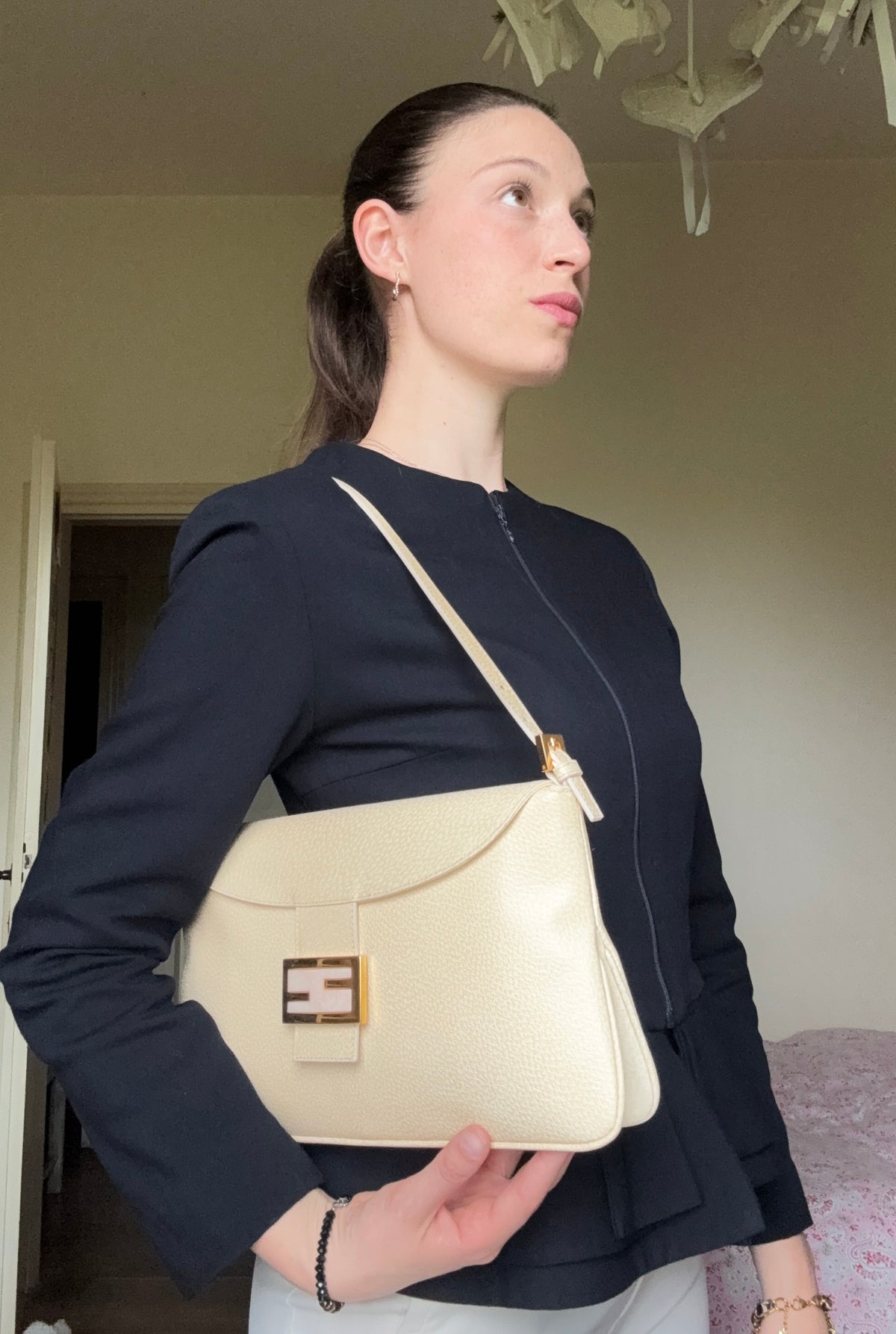 Fendi Baguette Flat con inserto in pietra color champagne nella chiusura