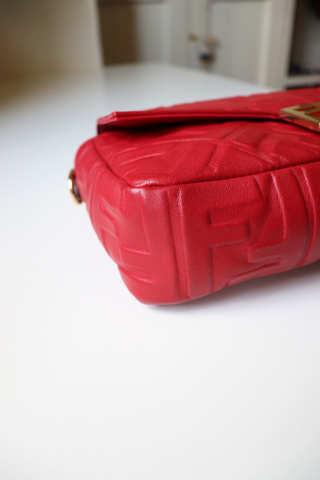 Fendi Baguette FF Embossed color rosso scuro