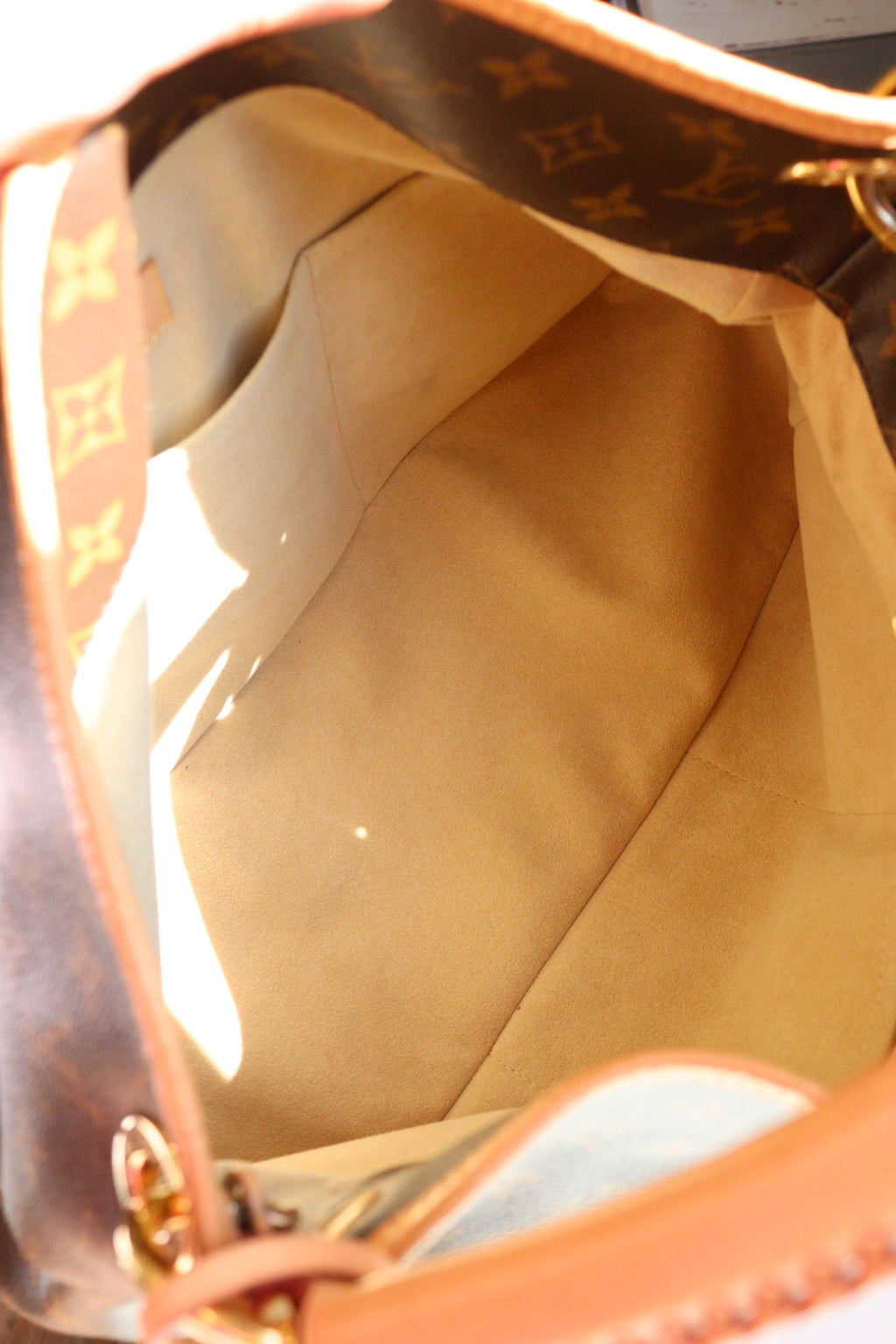 Louis Vuitton Artsy MM