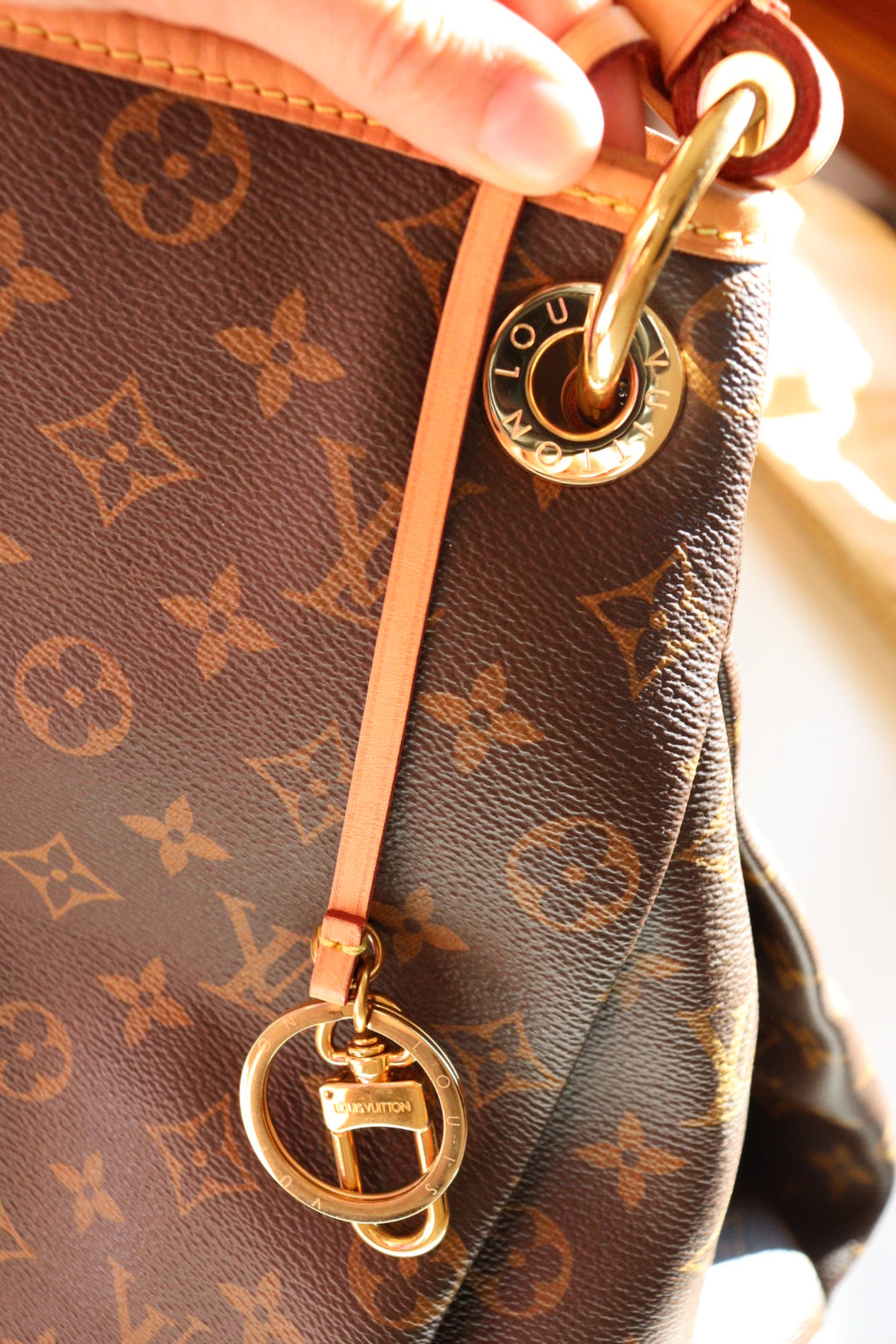 Louis Vuitton Artsy MM