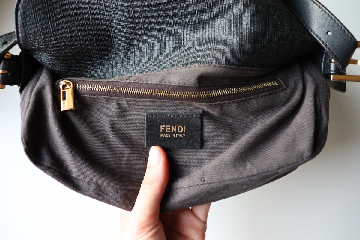 Fendi Mini Mamma in tela cerata zucchino nera