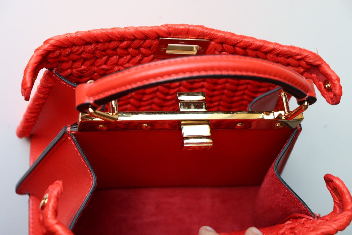 Fendi Peekaboo ISeeu Interlace Petite in rafia color corallo