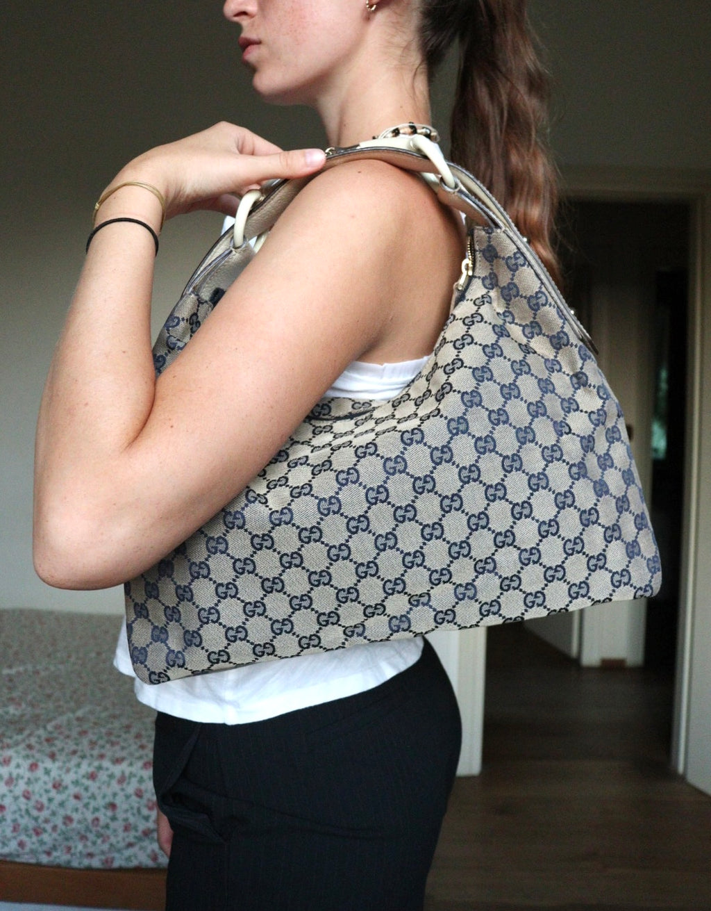 Gucci Hobo Horsebit con rifiniture in pelle chiara e canvas blu navy