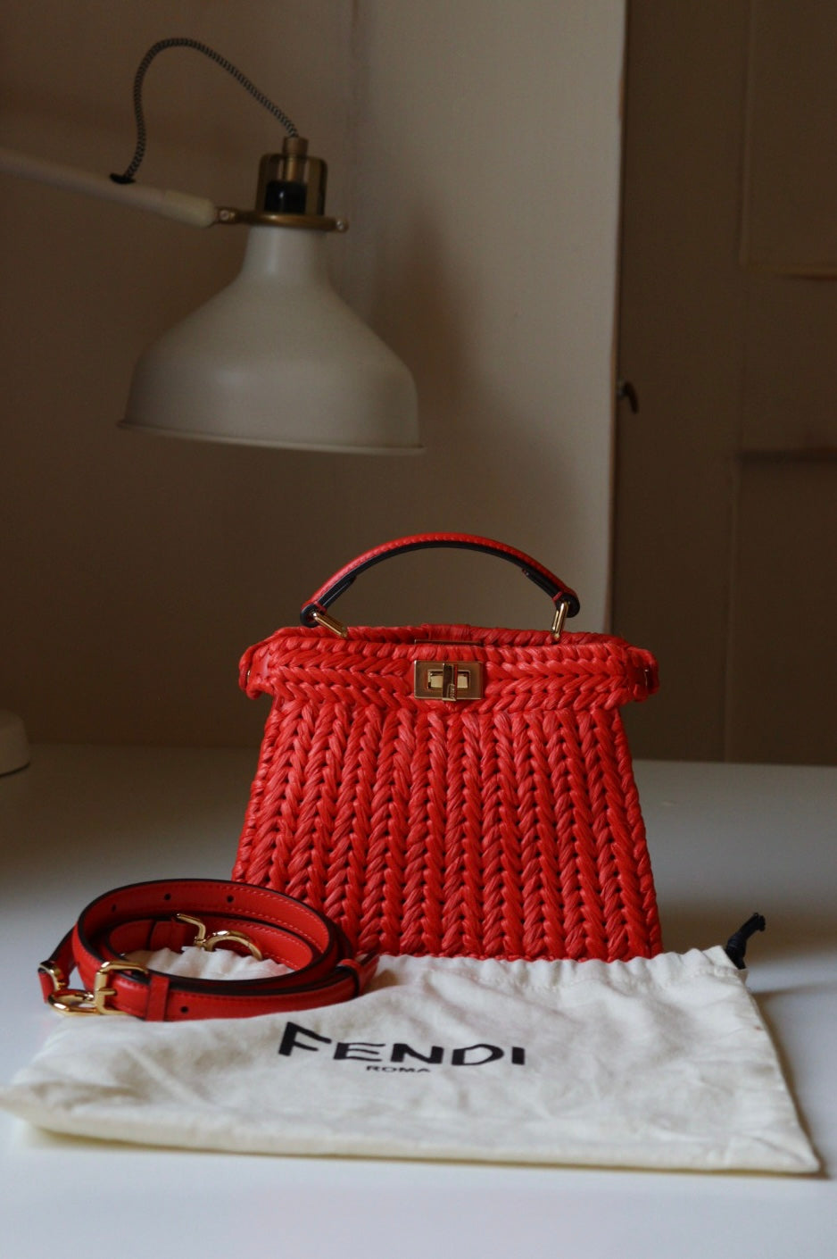 Fendi Peekaboo ISeeu Interlace Petite in rafia color corallo
