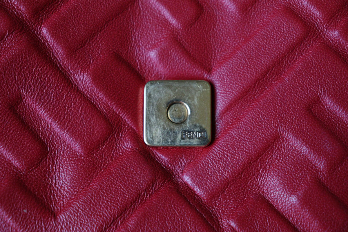 Fendi Baguette FF Embossed color rosso scuro