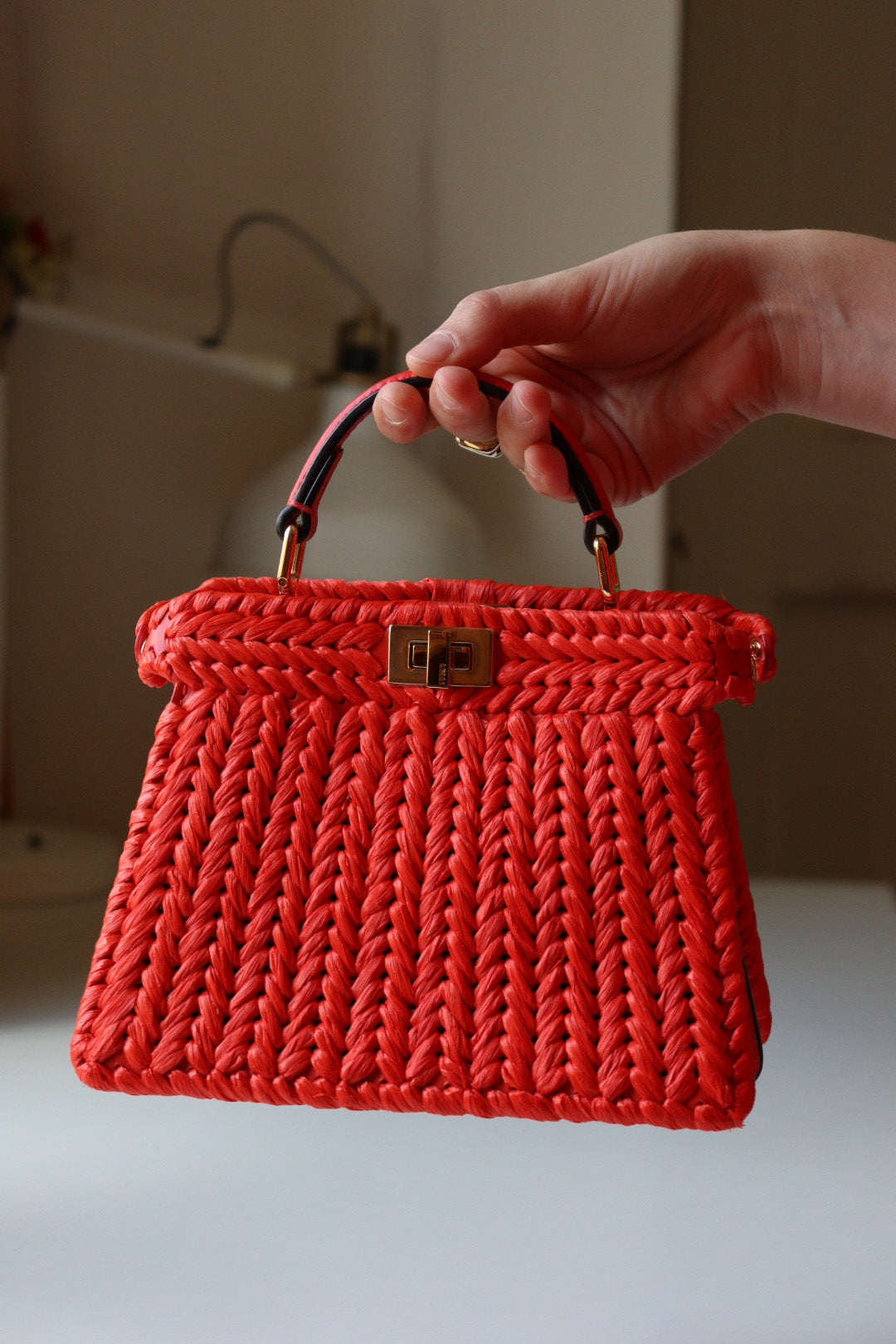 Fendi Peekaboo ISeeu Interlace Petite in rafia color corallo