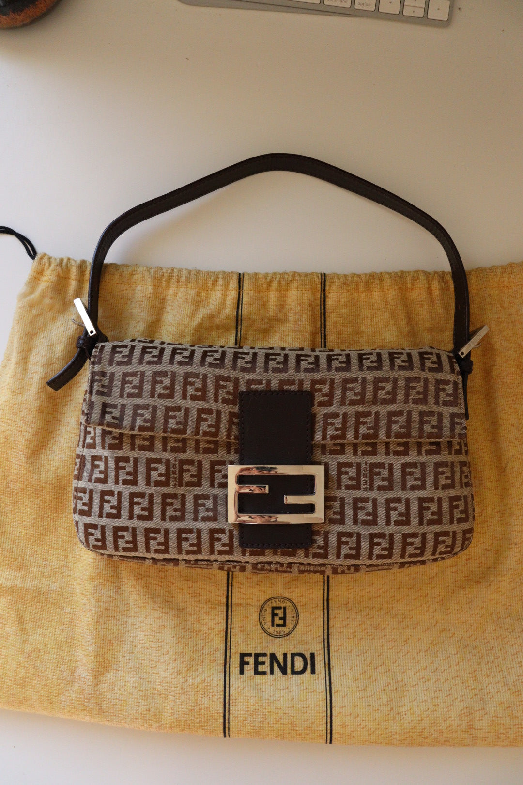 Fendi baguette in tela zucchino beige