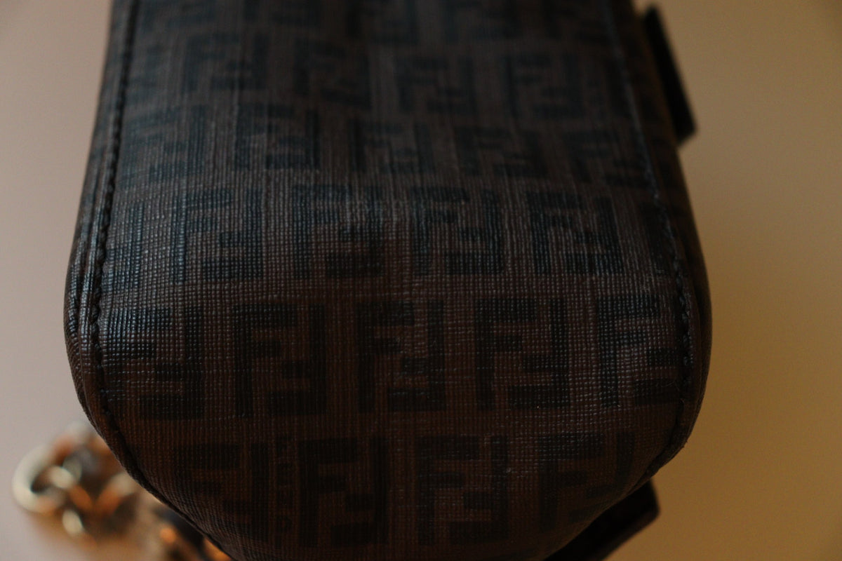 Fendi Mini Mamma Baguette in tela zucchino cerata
