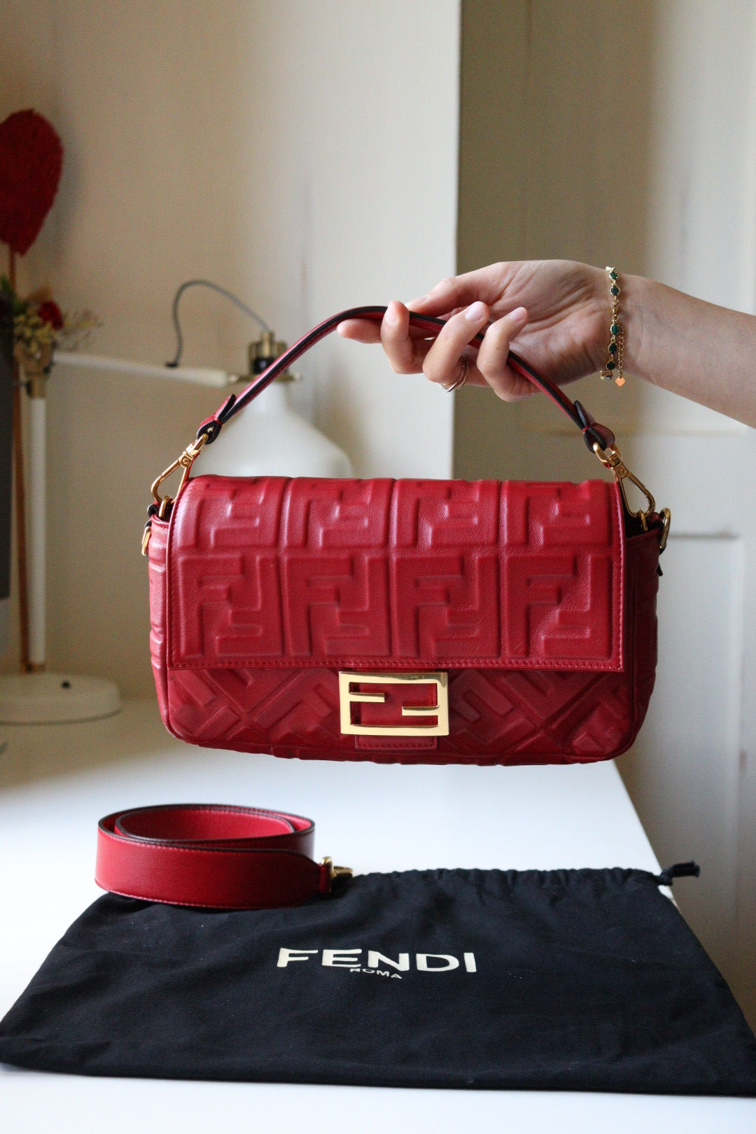 Fendi Baguette FF Embossed color rosso scuro