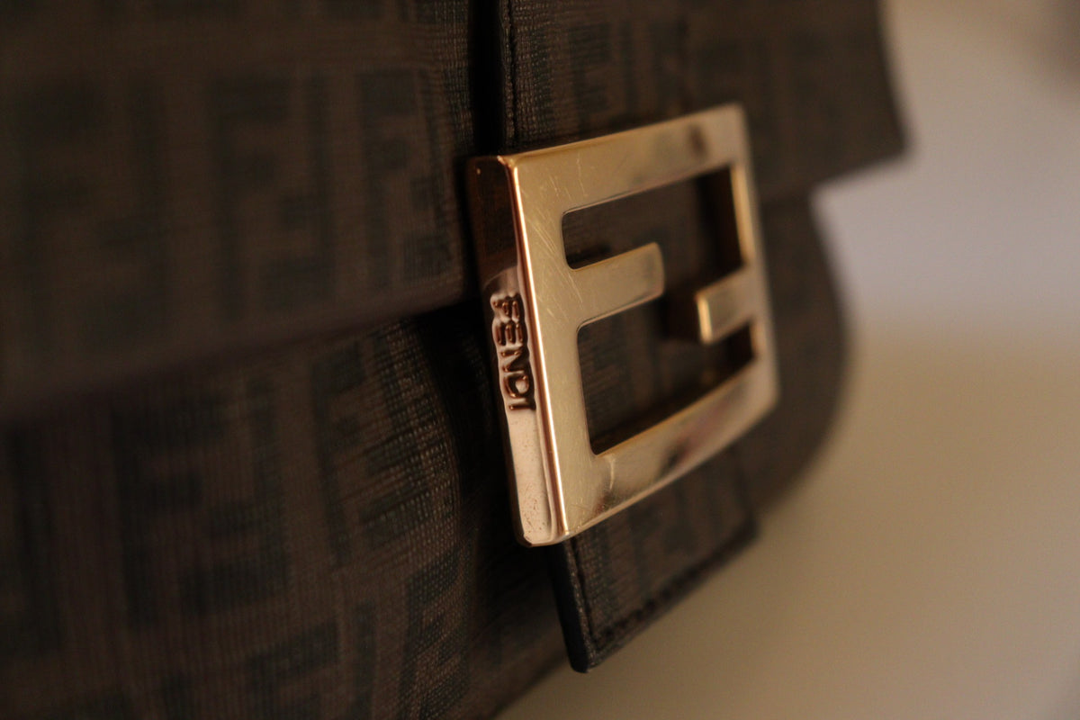 Fendi Mini Mamma Baguette in tela zucchino cerata