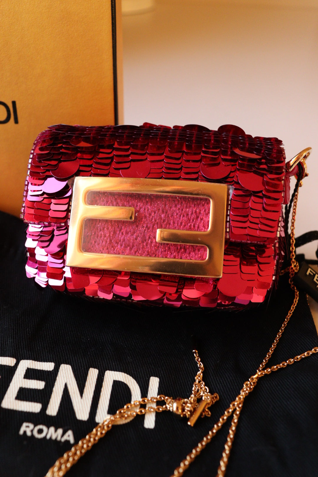 Fendi nano baguette con paillettes fucsia