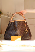 Louis Vuitton Artsy MM