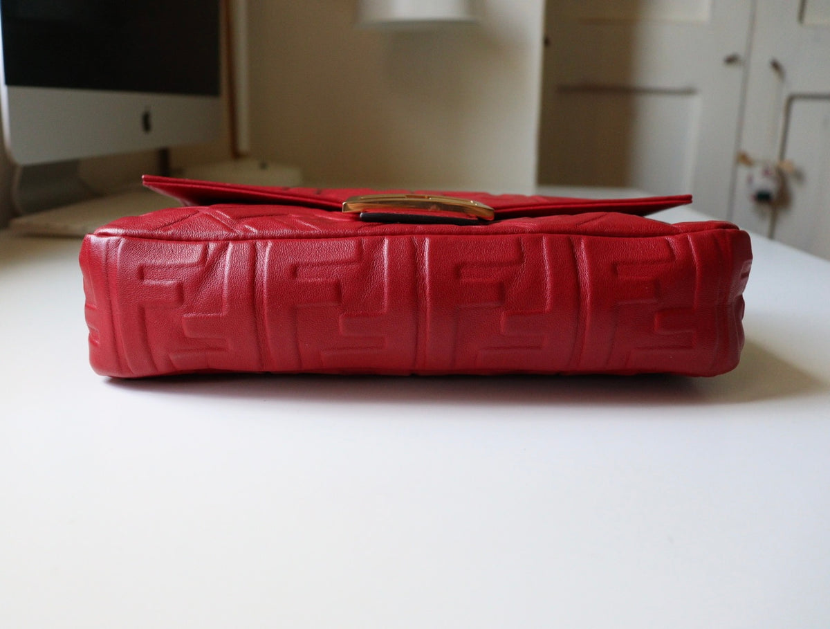 Fendi Baguette FF Embossed color rosso scuro