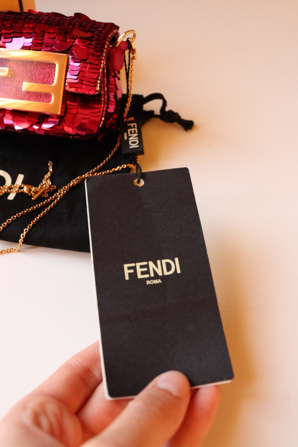 Fendi nano baguette con paillettes fucsia