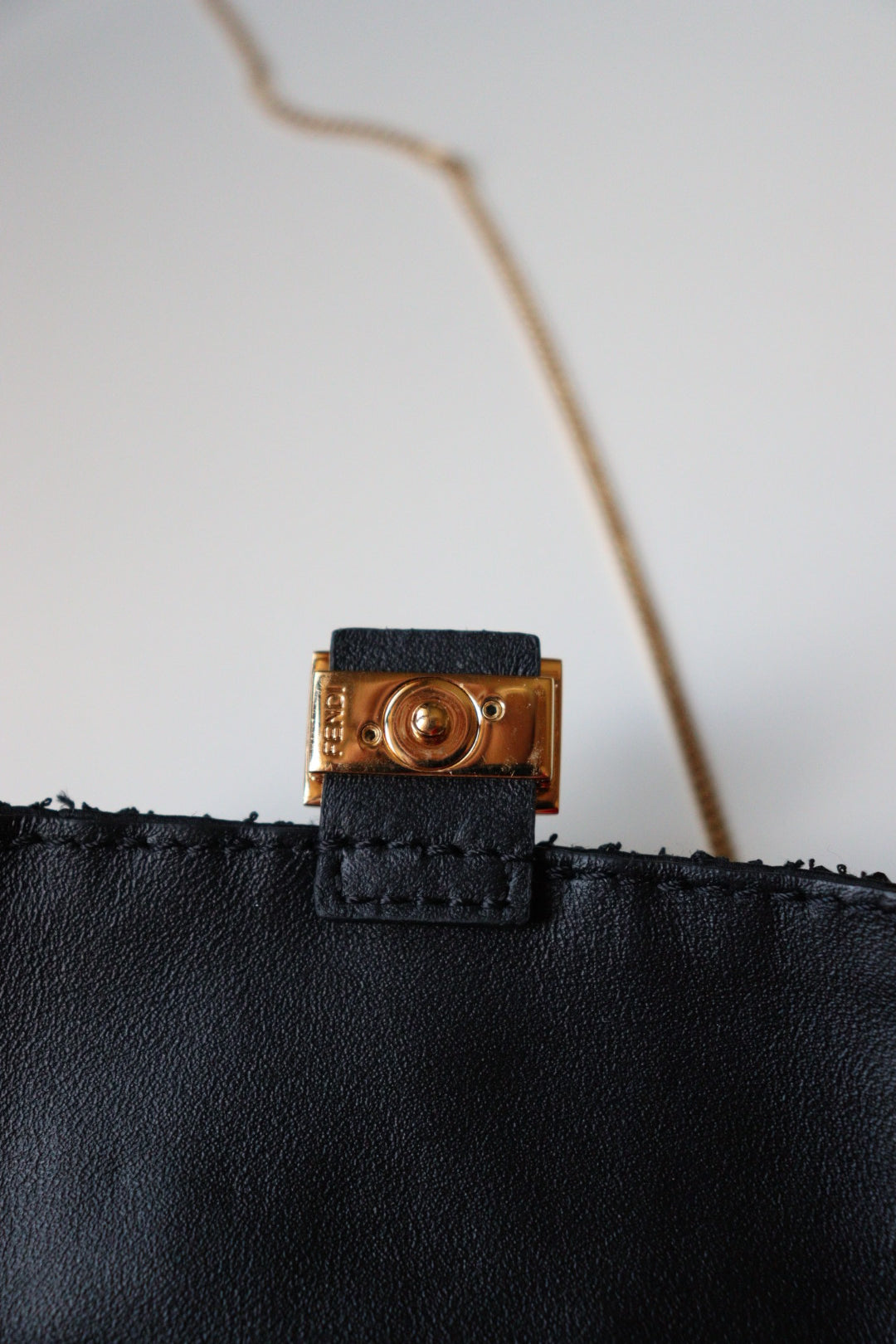 Fendi nano baguette con cristalli neri