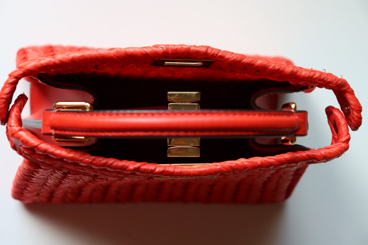 Fendi Peekaboo ISeeu Interlace Petite in rafia color corallo