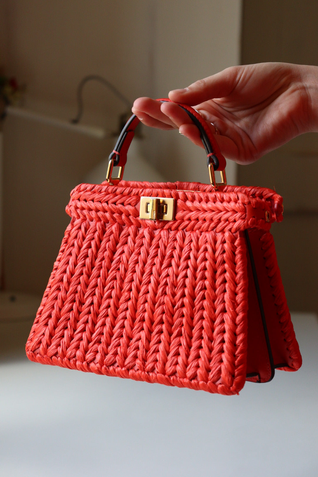Fendi Peekaboo ISeeu Interlace Petite in rafia color corallo